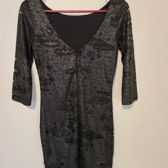 Black dress - Picture 4 of 4